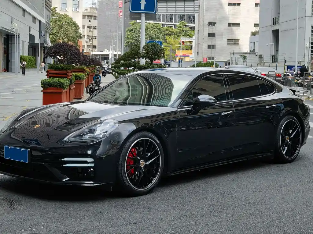PORSCHE PANAMERA
