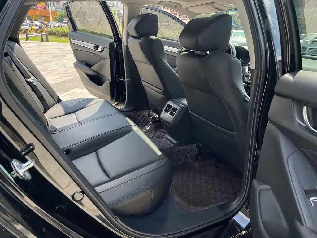 Honda Accord — миниатюра 13