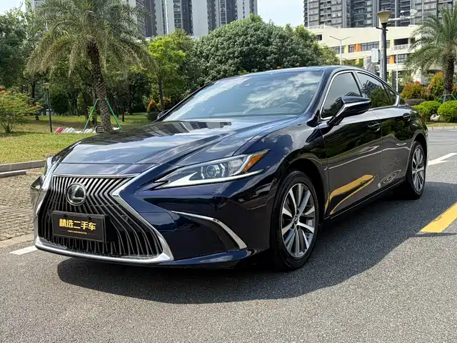 LEXUS  ES 2021