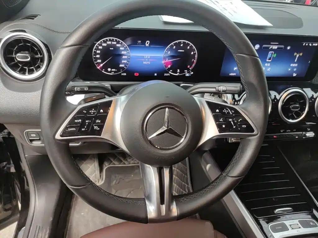 Mercedes-Benz GLB — миниатюра 11
