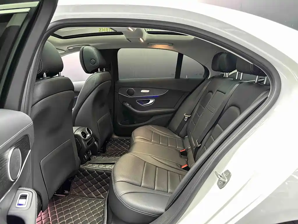 Mercedes-Benz C-Class — миниатюра 6