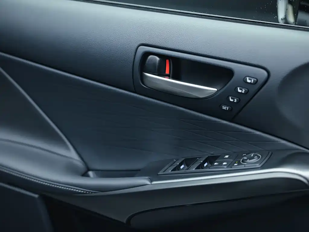 Lexus IS 2025 5.0L AT