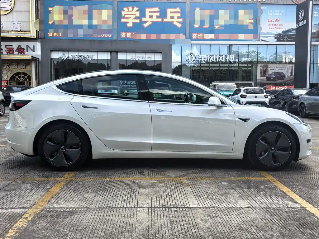 Tesla Model 3 — миниатюра 8
