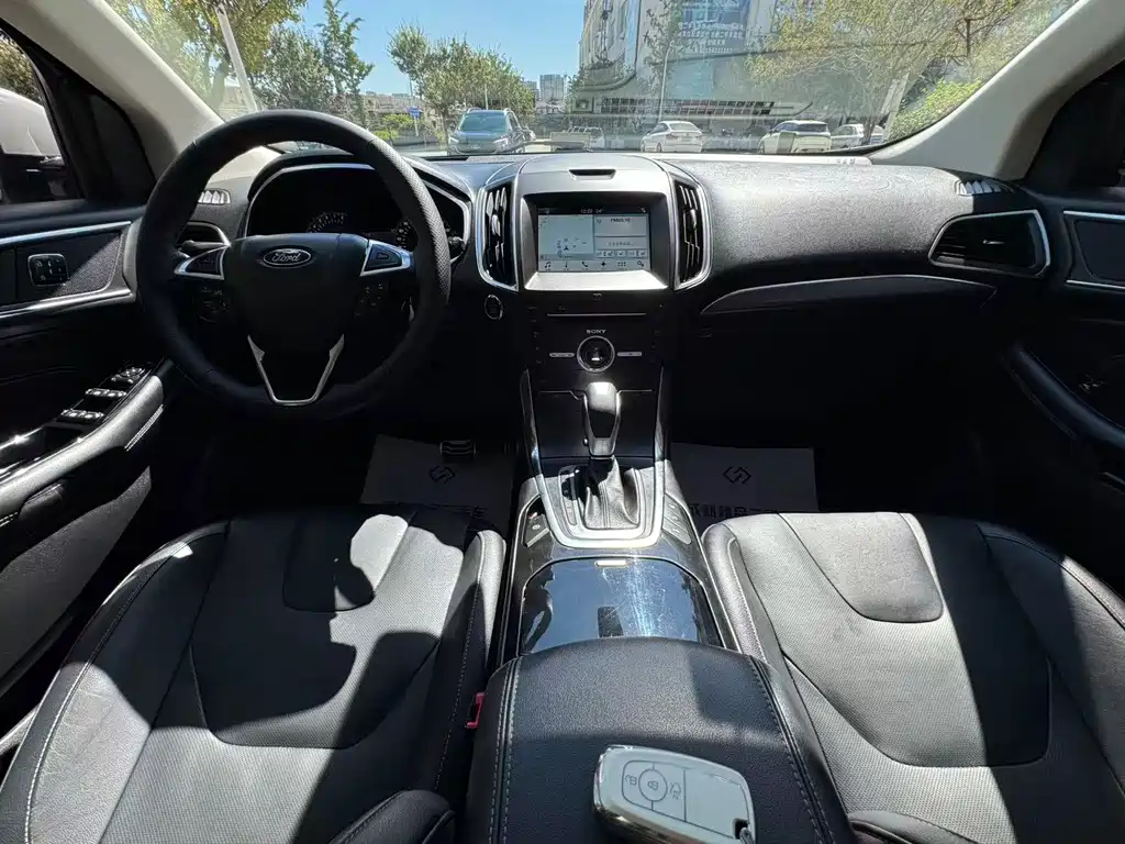 Ford Edge — миниатюра 6