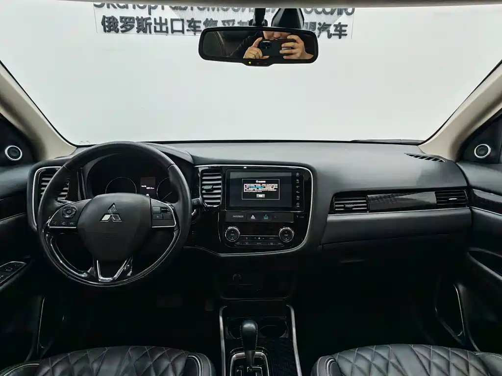 MITSUBISHI OUTLANDER