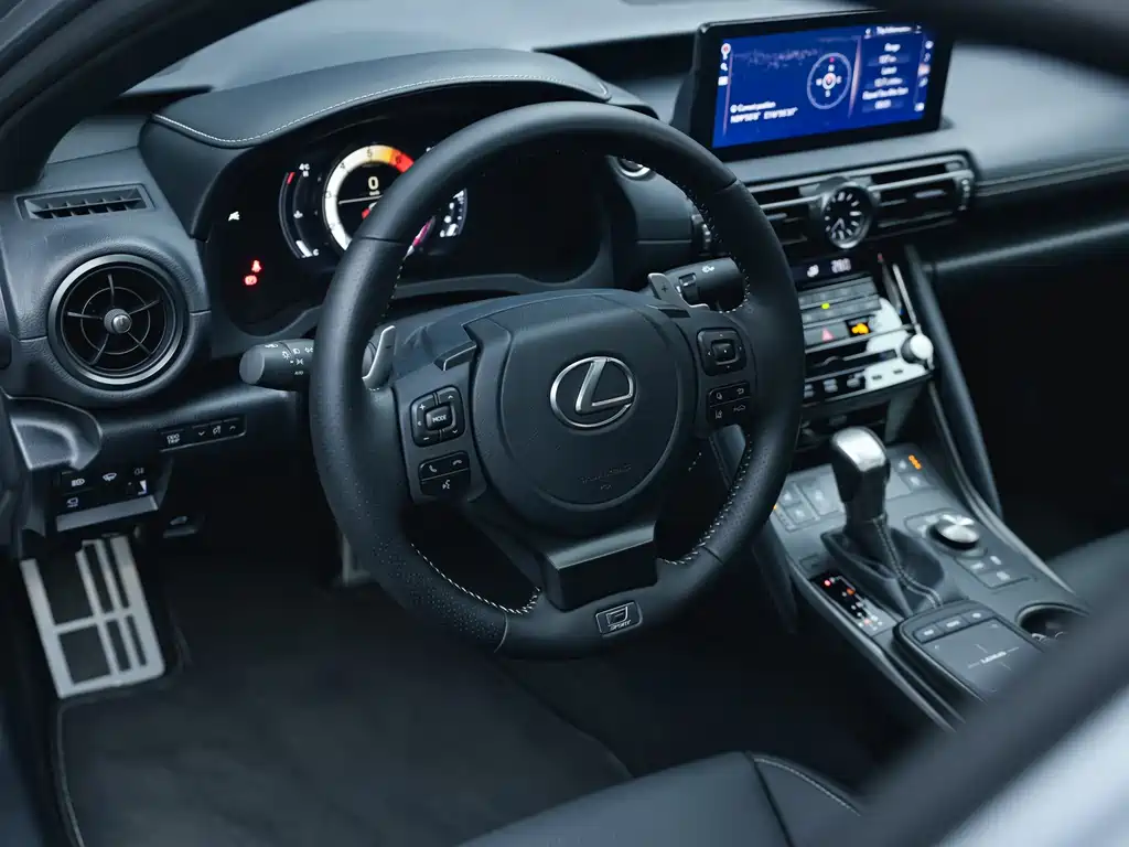 Lexus IS 2025 5.0L AT