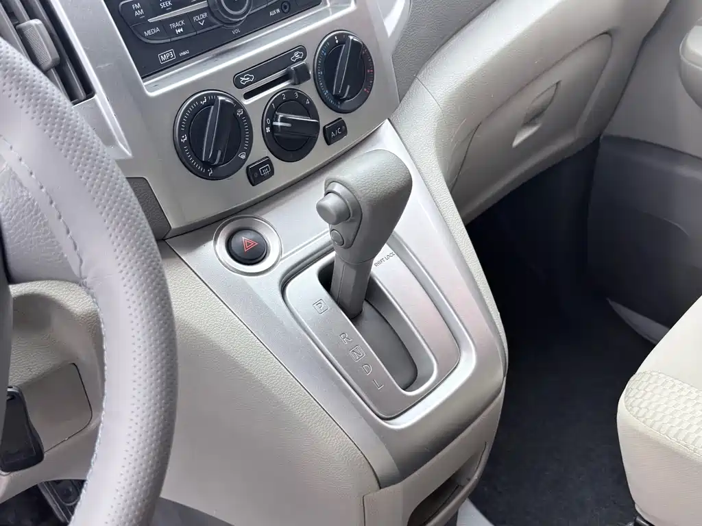 Nissan NV200 — миниатюра 12