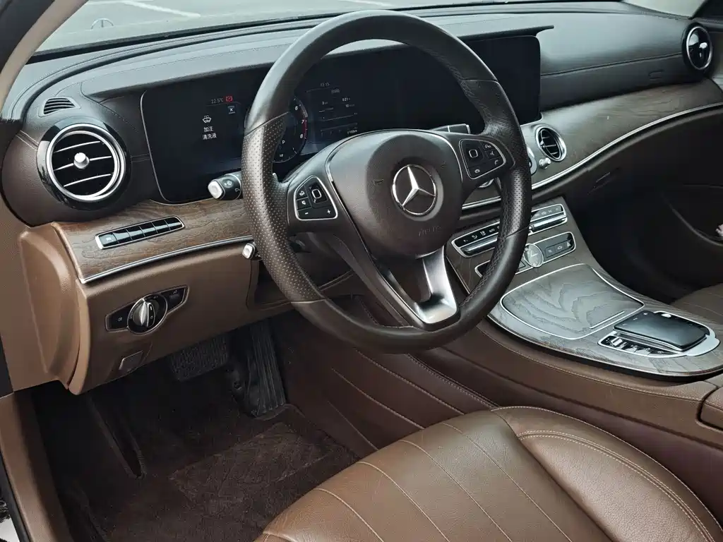 Mercedes-Benz E-Class — миниатюра 7