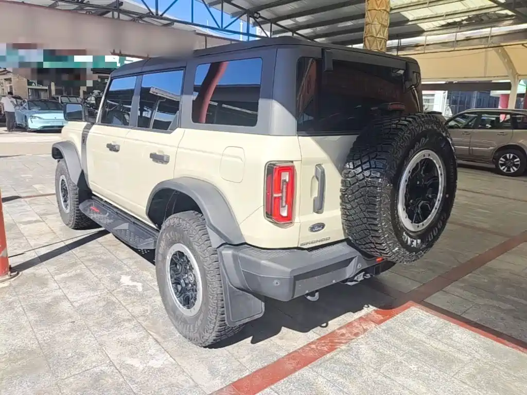 Ford Bronco — миниатюра 5
