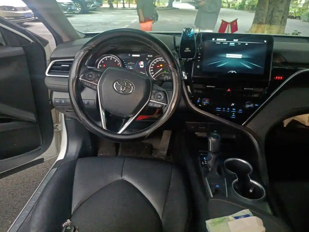 Toyota Camry — миниатюра 5