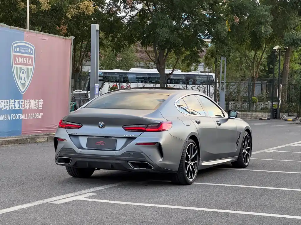 BMW 8 Series — миниатюра 5