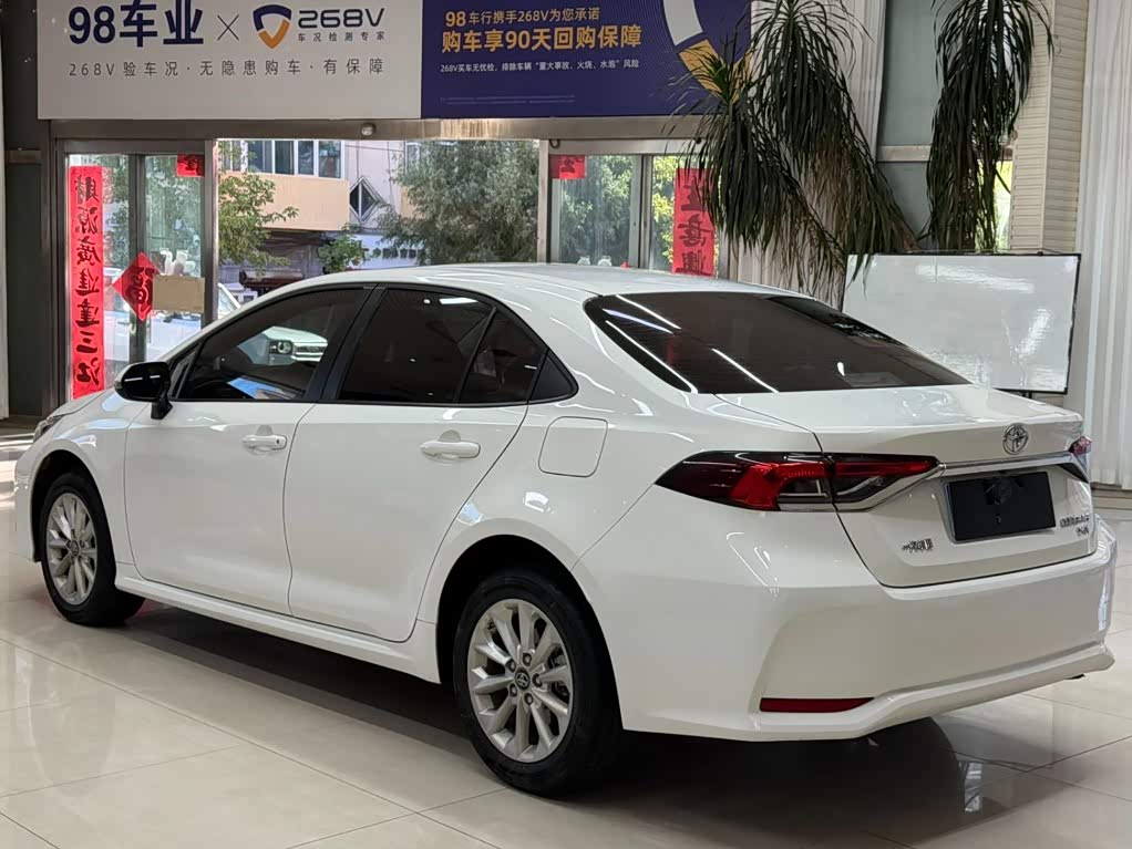 Toyota Corolla 1.2 л 2022 г. Белый, пробег 39000 км