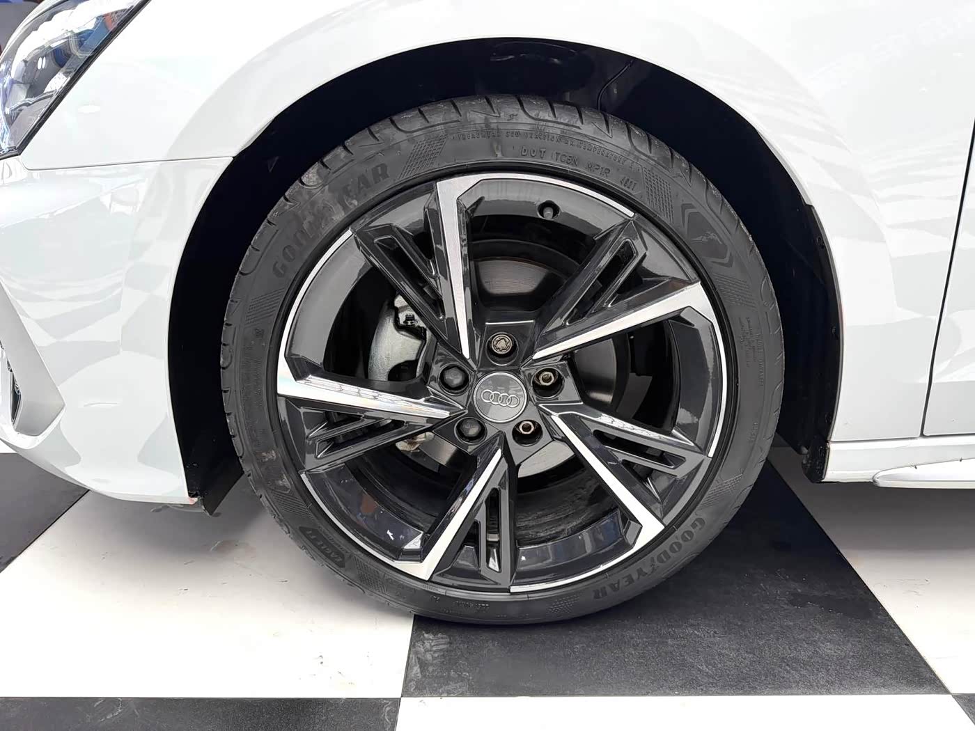 Audi A3 1.4 л 2022 г. Белый, пробег 22000 км