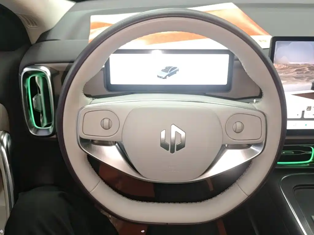 Leapmotor Leapmotor B01 — миниатюра 11