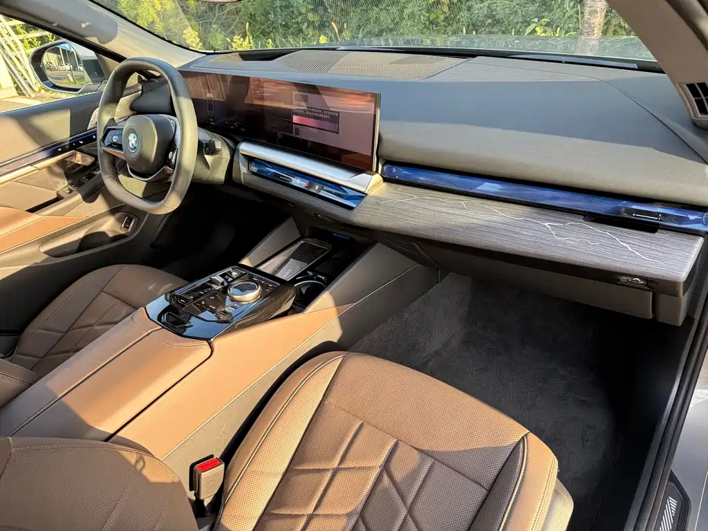 BMW i5 — миниатюра 18