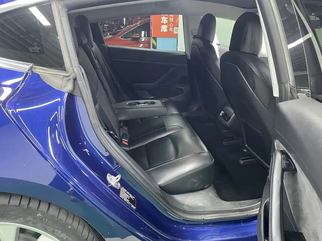 Tesla Model 3 — миниатюра 17