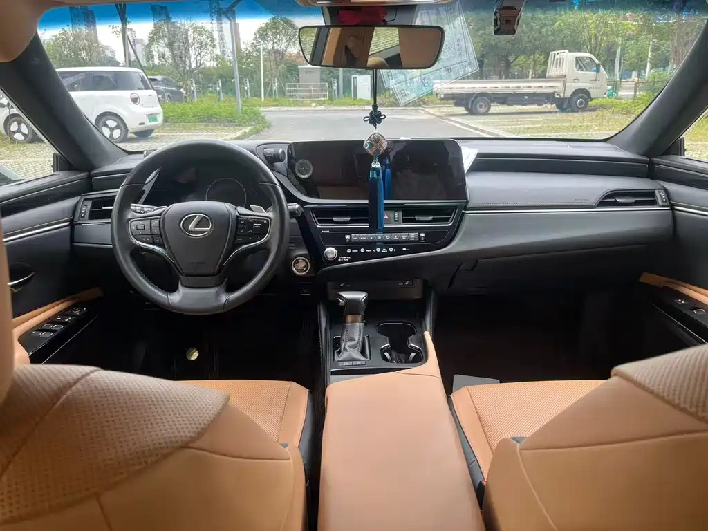 Lexus ES — миниатюра 5