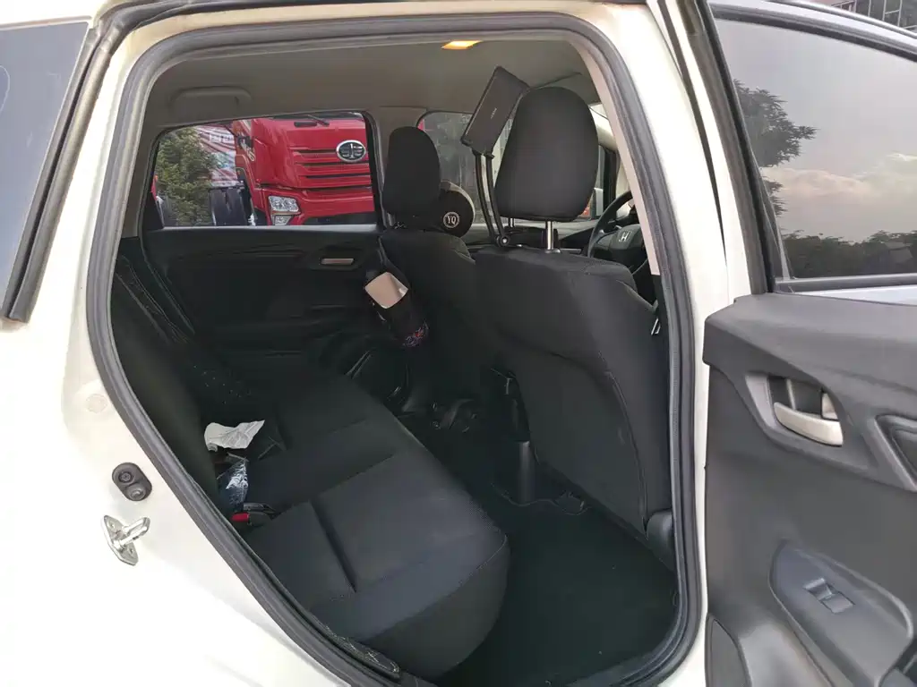 Honda Fit — миниатюра 6