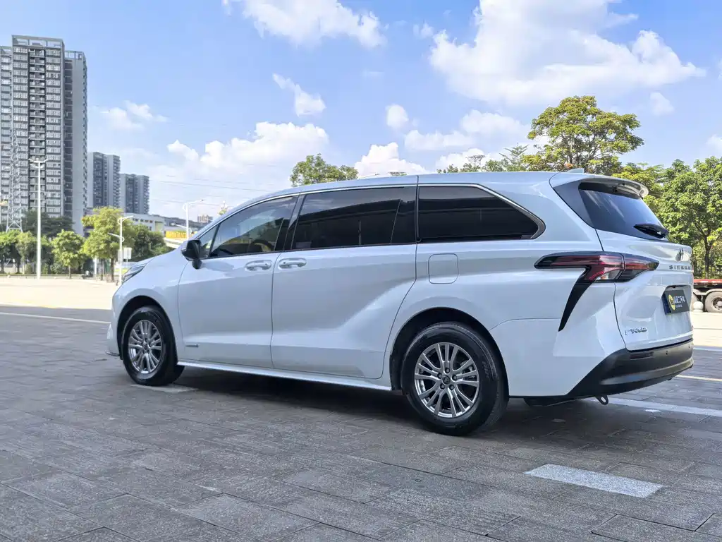 Toyota Sienna — миниатюра 8