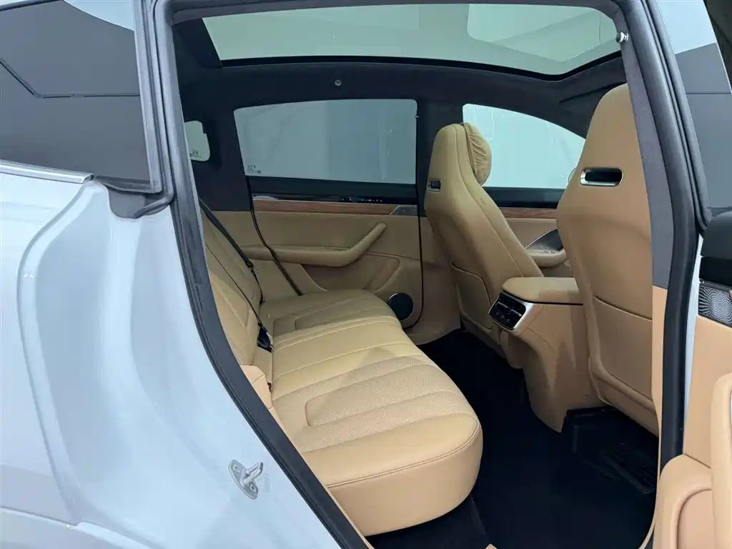 AITO WISDOM WORLD R7