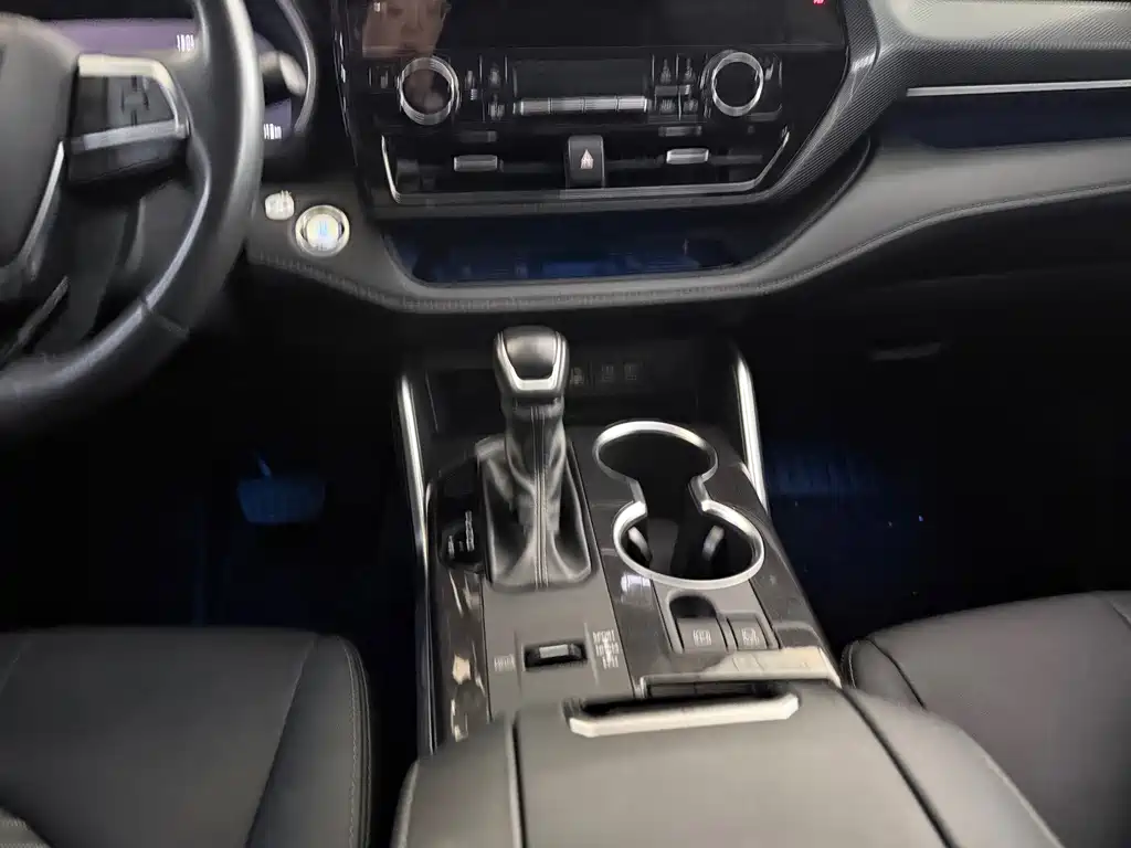 Toyota Crown Kluger — миниатюра 16
