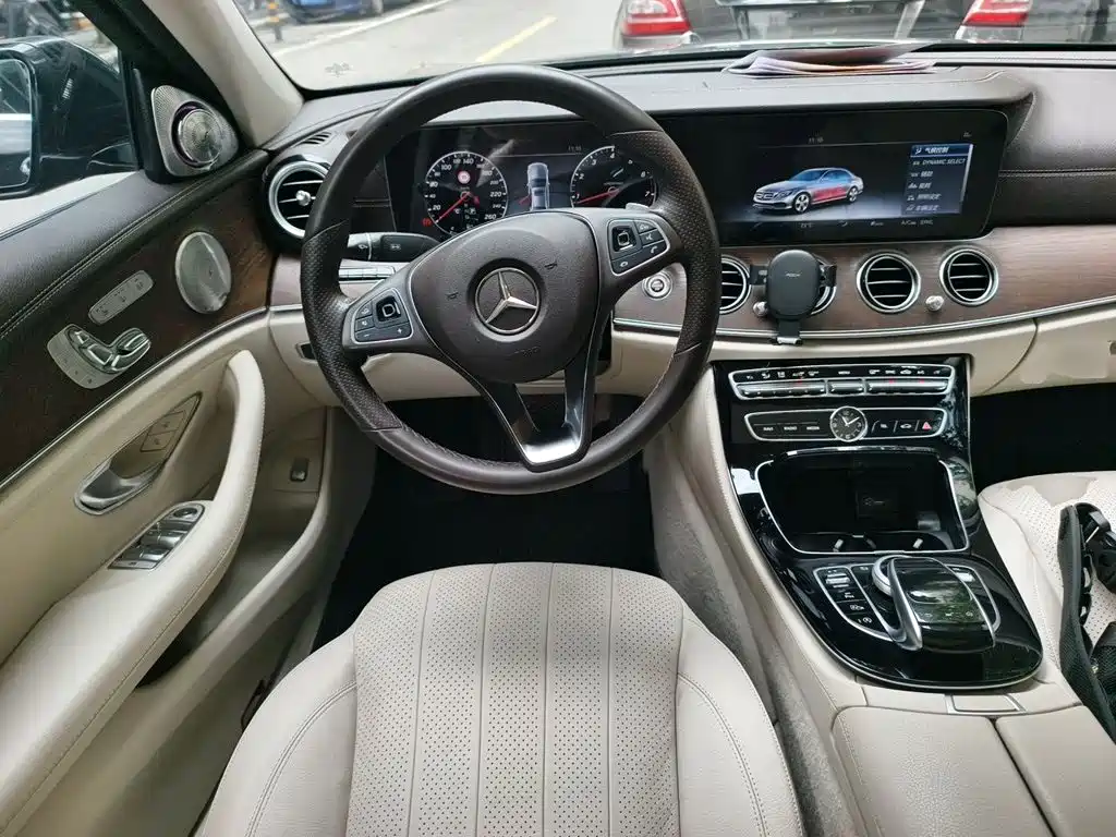 Mercedes-Benz E-Class — миниатюра 11