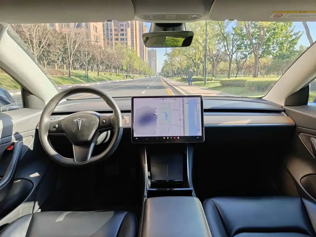 Tesla Model 3 — миниатюра 10