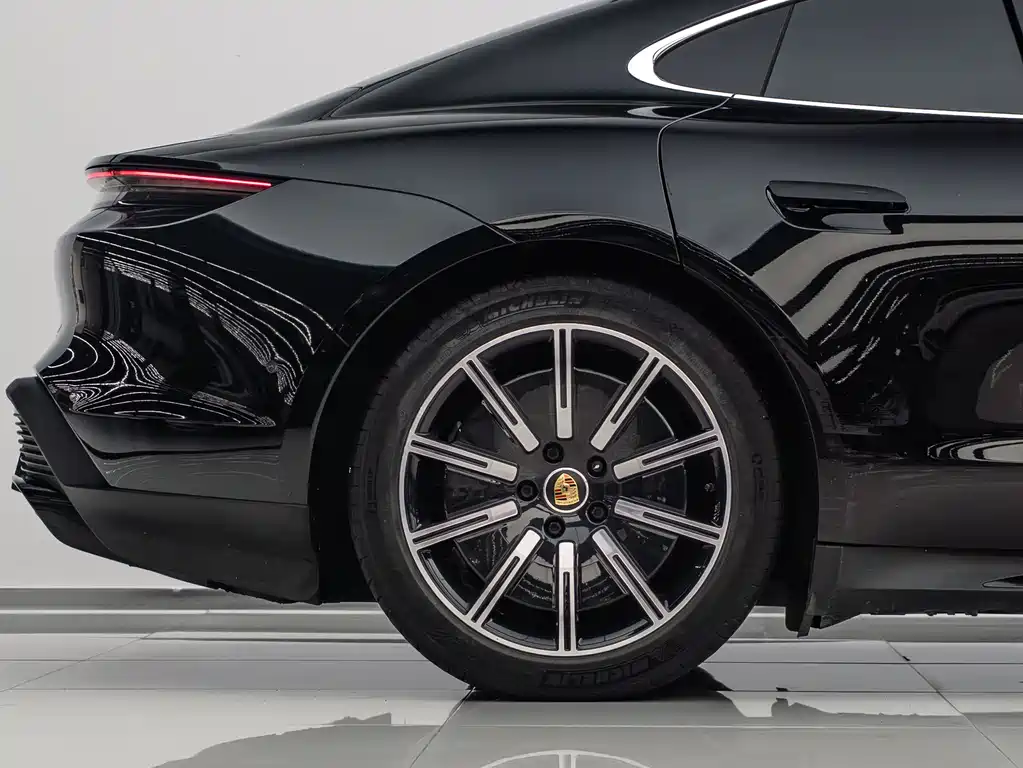 Porsche Taycan — миниатюра 13