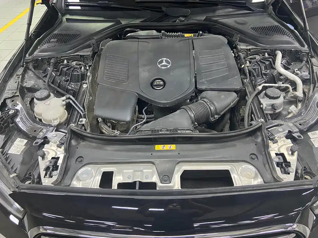 Mercedes-Benz E-Class — миниатюра 11