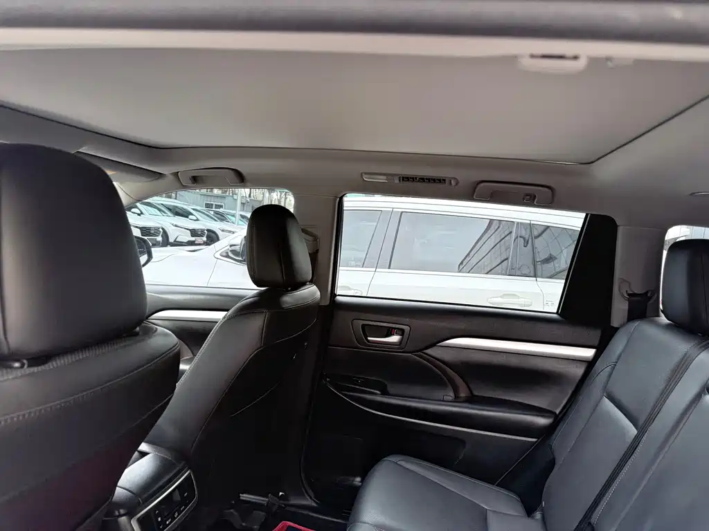 Toyota Highlander — миниатюра 12