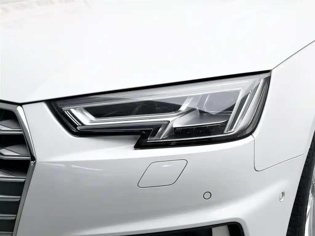 Audi A4L 2019 40 TFSI Fashion VI