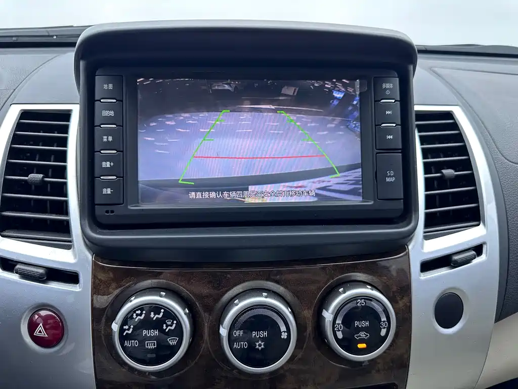 Mitsubishi Pajero Sport — миниатюра 19
