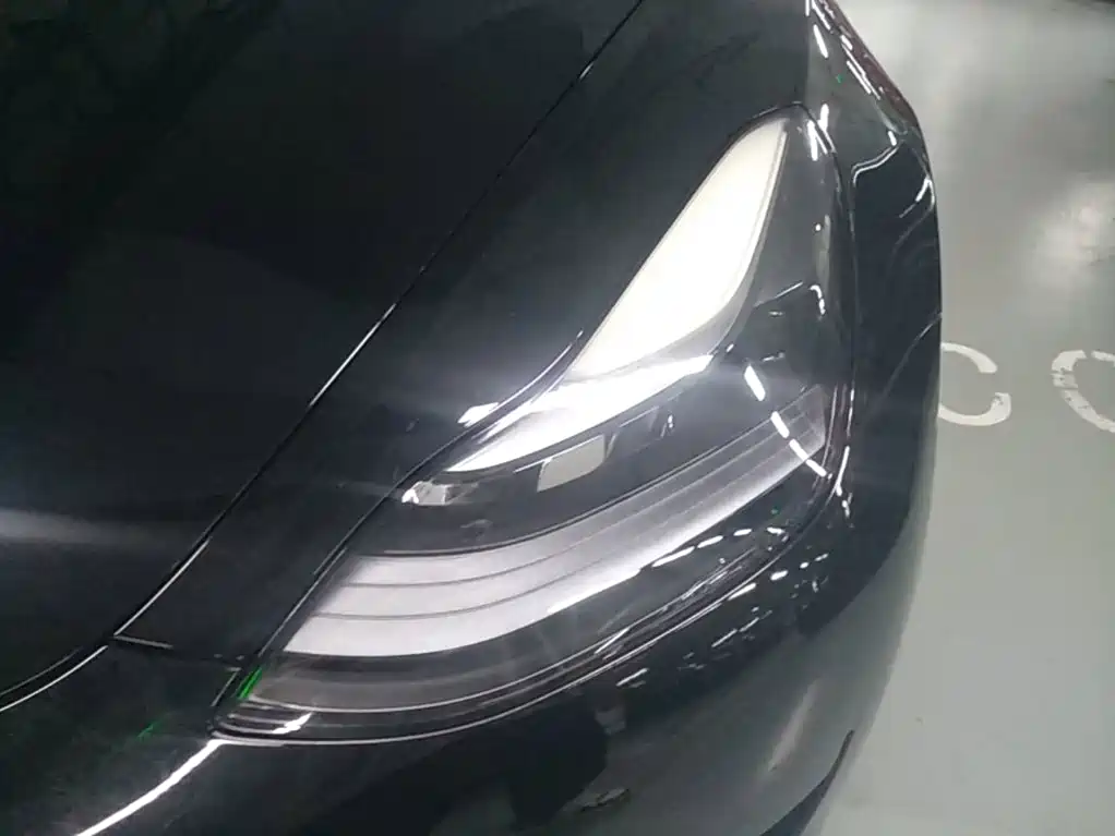 Tesla Model 3 — миниатюра 24
