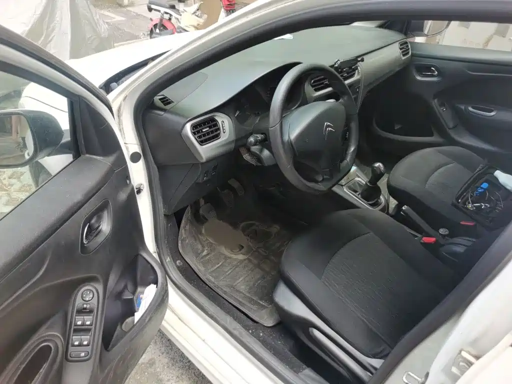 Citroen Elysee — миниатюра 14