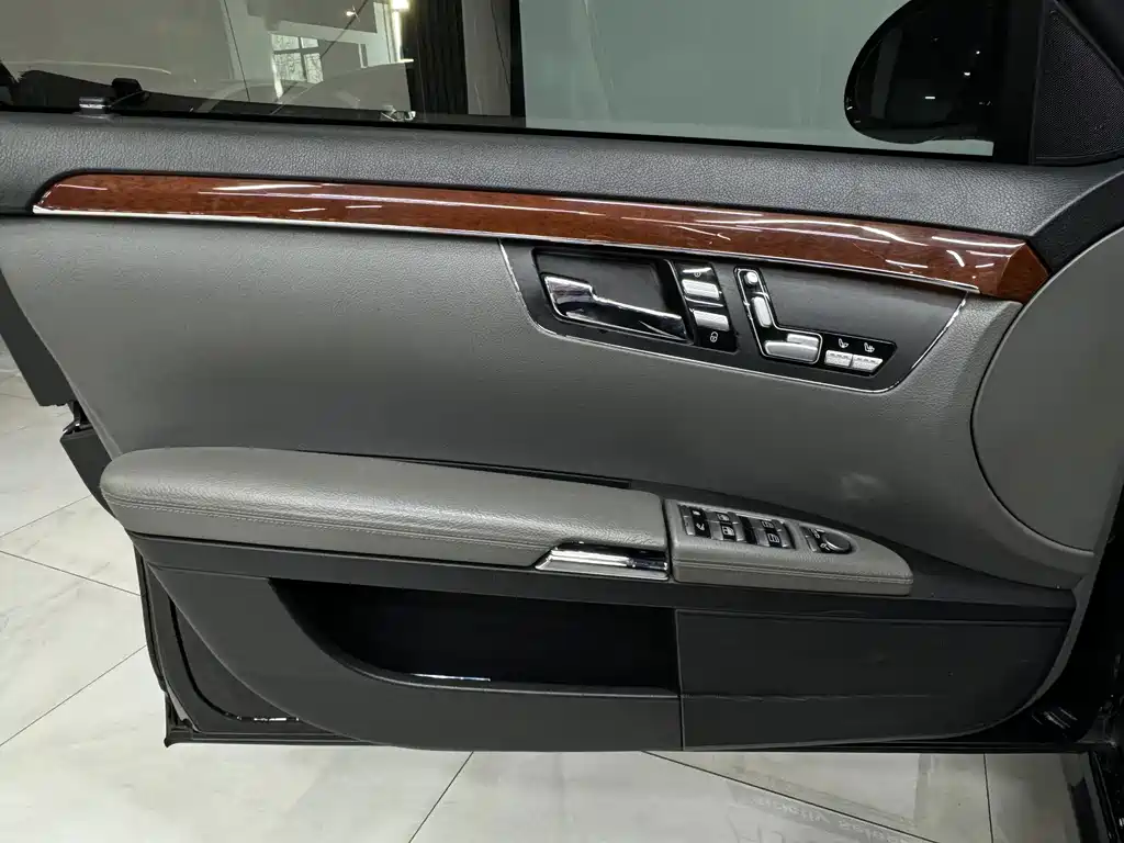 Mercedes-Benz S-Class — миниатюра 14