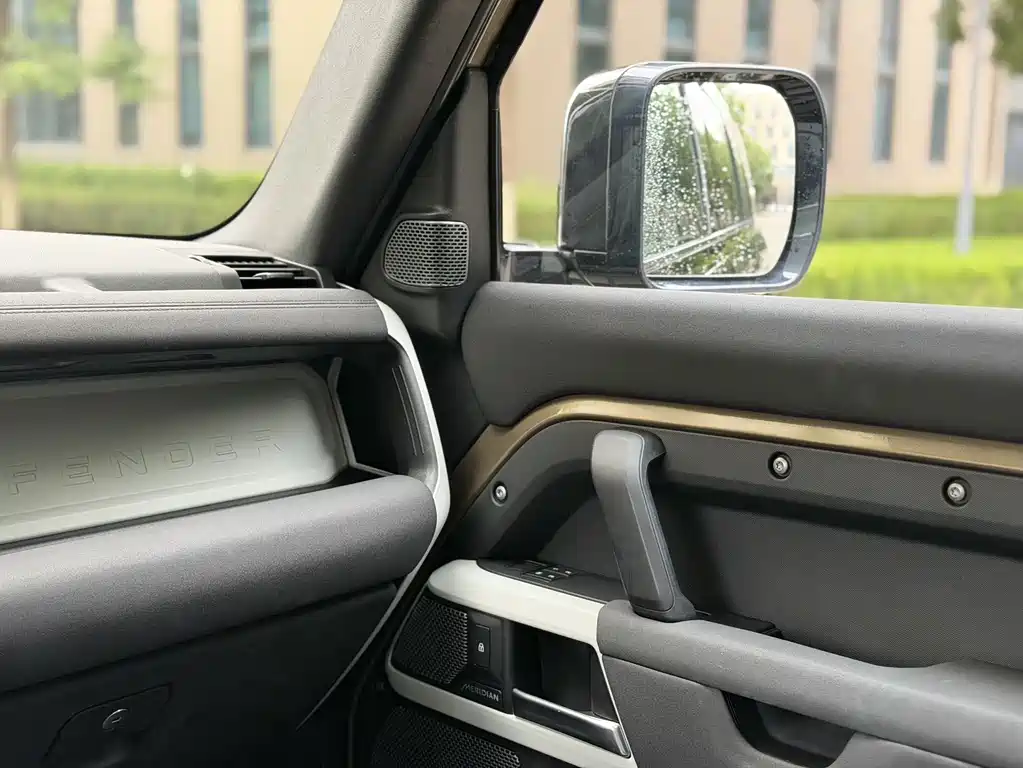 Land Rover Defender — миниатюра 11