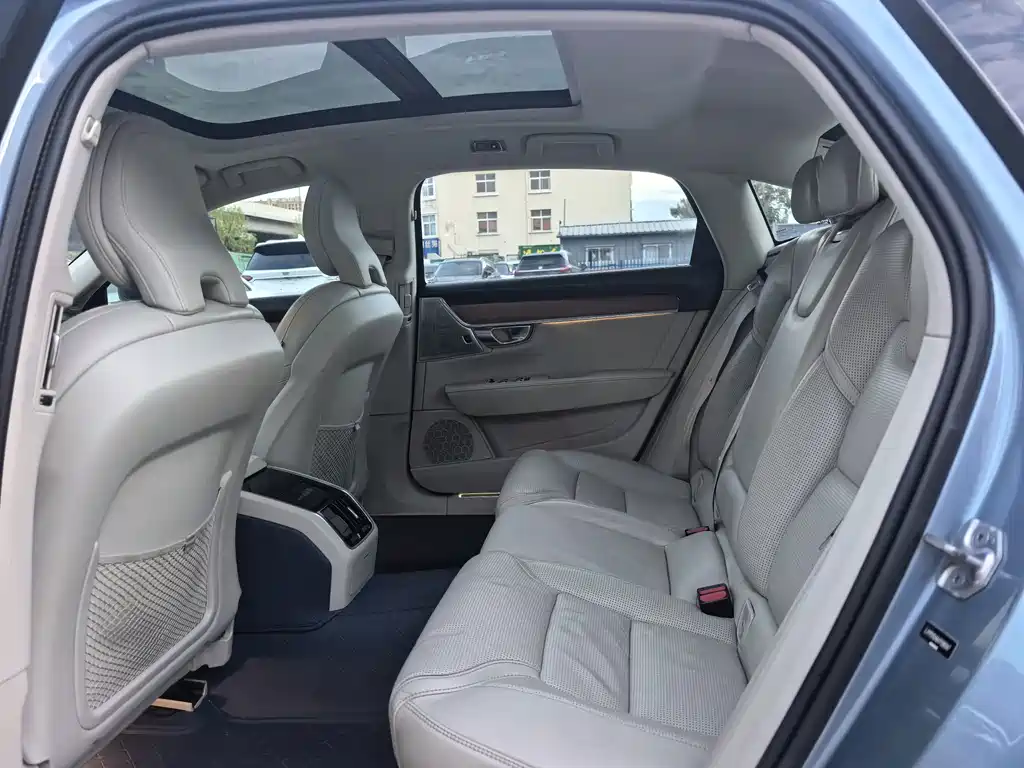 Volvo S90 — миниатюра 5