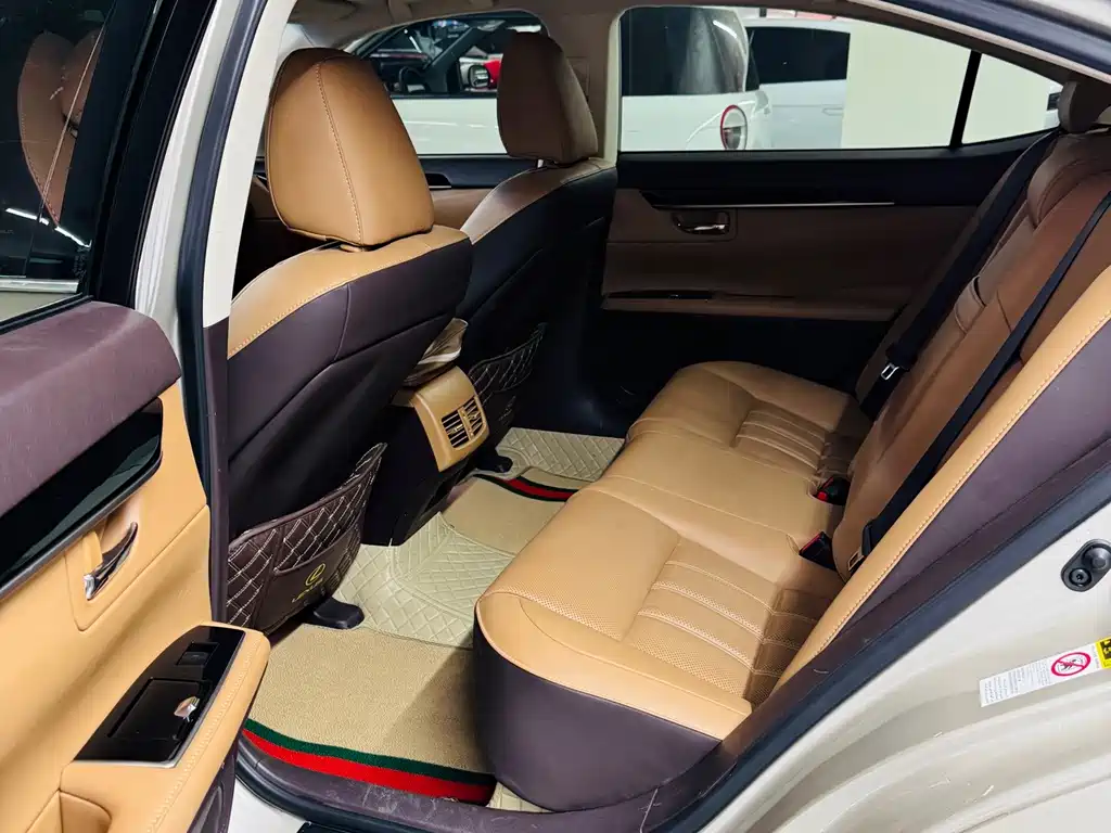 Lexus ES — миниатюра 8