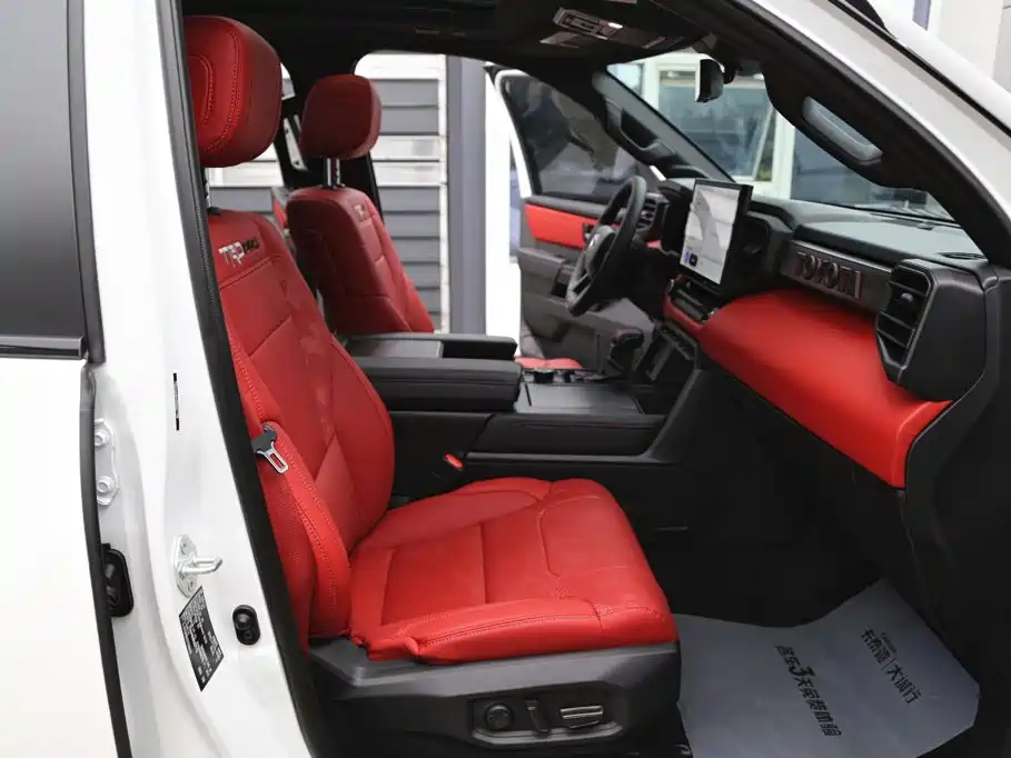 Toyota Sequoia — миниатюра 23