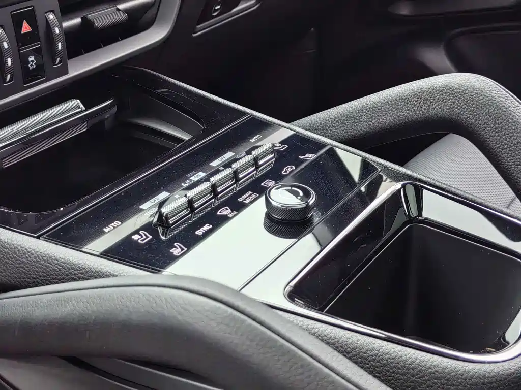 Porsche Cayenne — миниатюра 10
