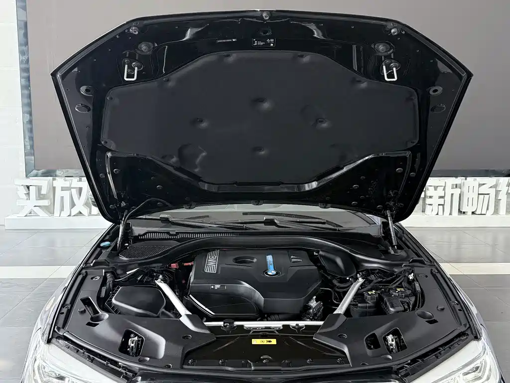 BMW 5 Series New Energy — миниатюра 27