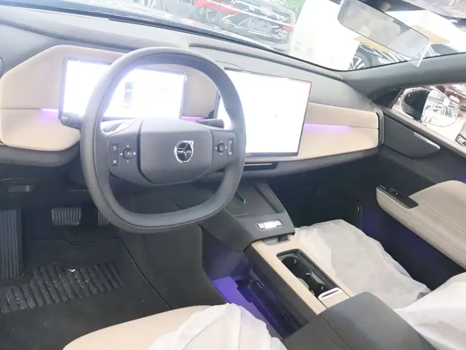 Volvo XC70 PHEV — миниатюра 18