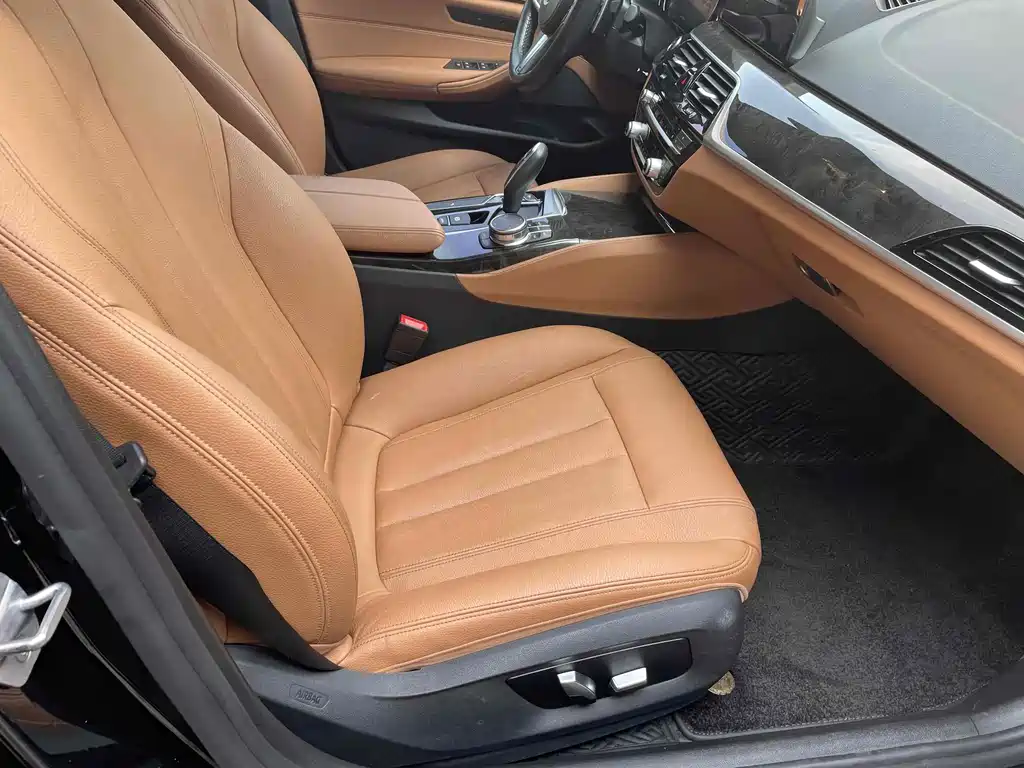 BMW 5 Series — миниатюра 3
