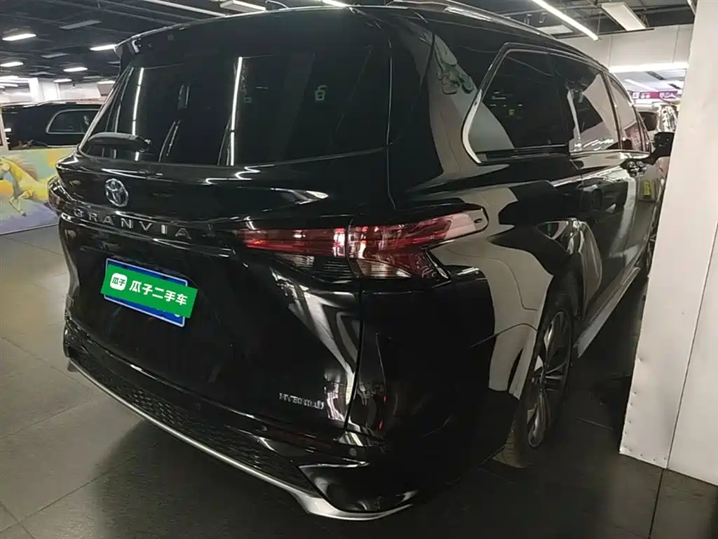 Toyota Granvia 2023 2.5L Luxury PLUS