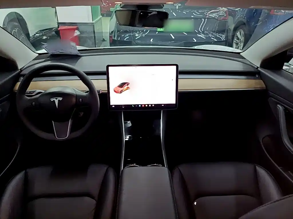 Tesla Model 3 — миниатюра 10