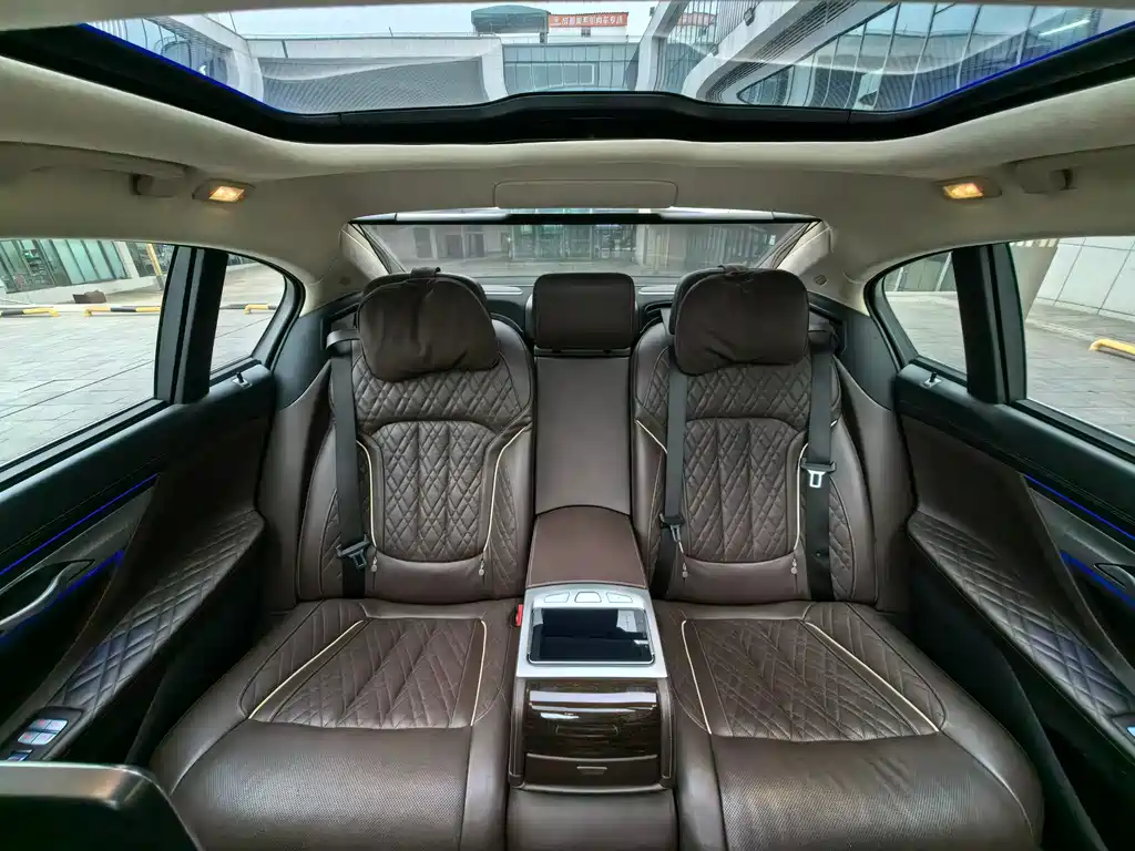 BMW 7 SERIES