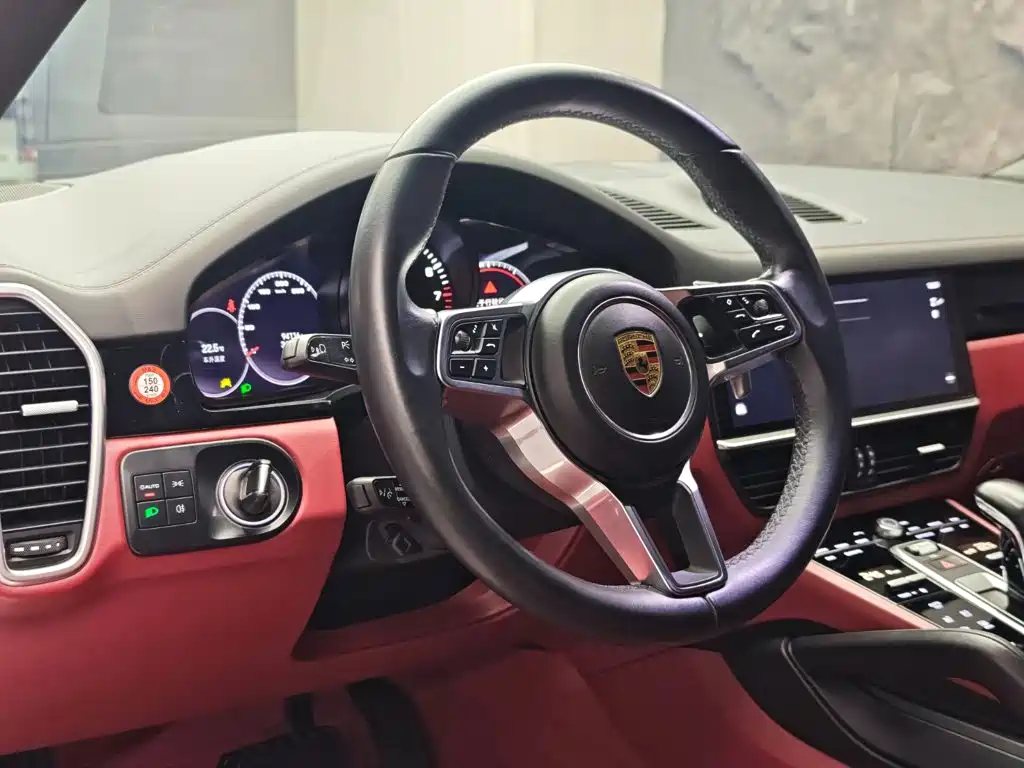 Porsche Cayenne — миниатюра 7