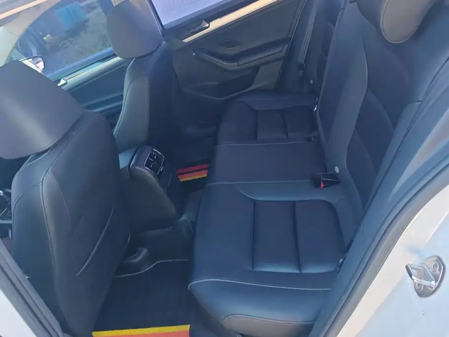 Volkswagen Sagitar — миниатюра 11