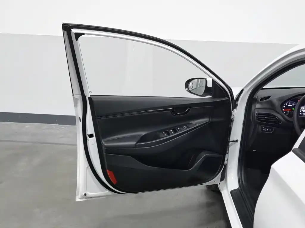 Hyundai Elantra — миниатюра 8