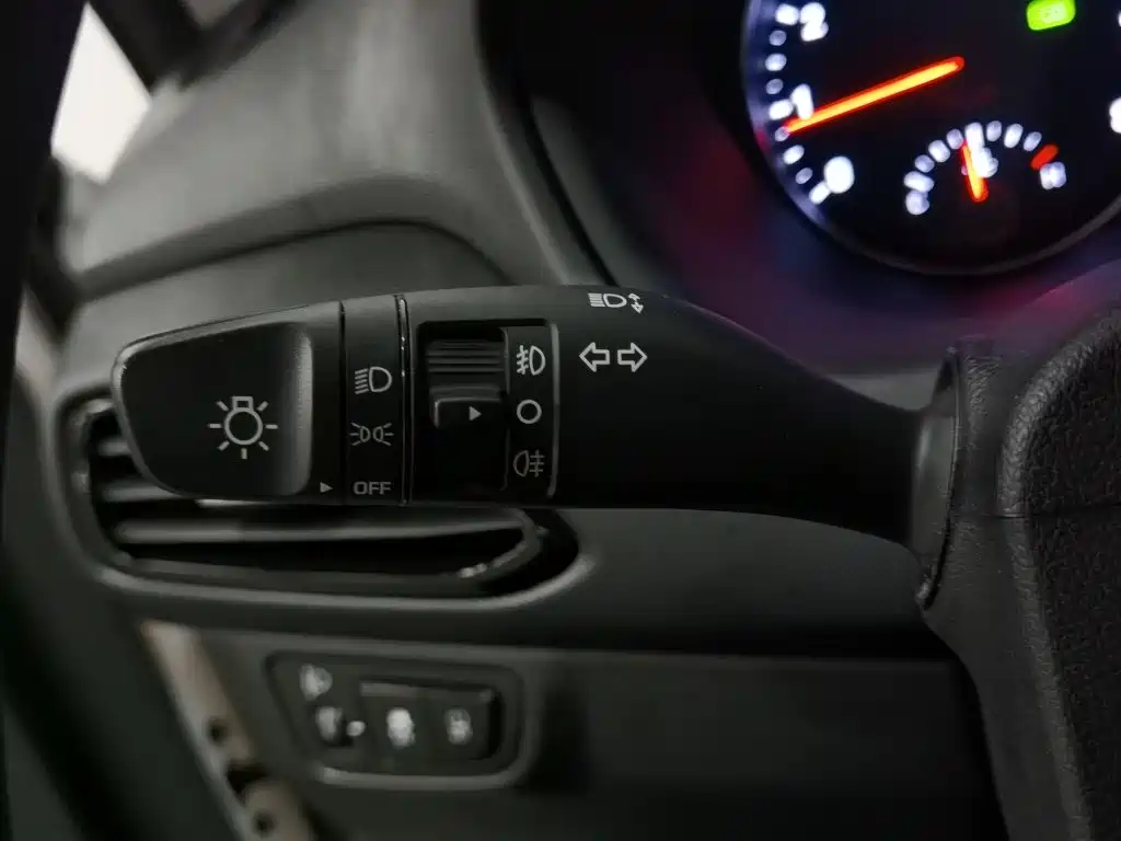 Hyundai Elantra — миниатюра 21